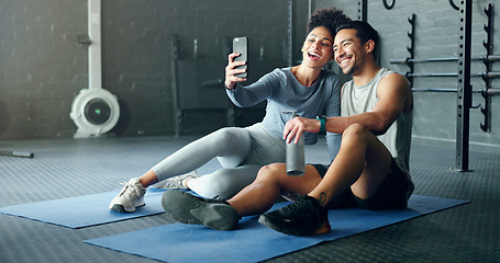 Image showing Selfie, fitness and couple training with a phone, happy with workout and smile for exercise at the gym. Wellness, photo and man and woman with love for sports and live streaming on social media
