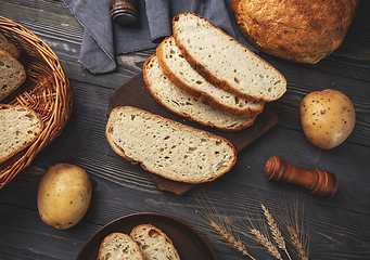 Image showing Freshly sliced bread