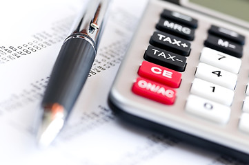 Image showing Tax calculator and pen