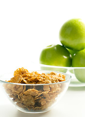 Image showing cornflakes and green apples