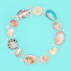 Image showing Seashell and Pearl Abstract Wreath Decoration