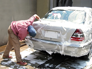 Image showing Man cleaning the car