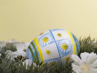 Image showing daisy easter egg