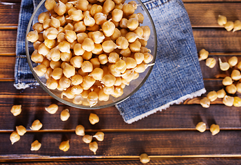 Image showing Cooked chickpeas in a glass bowl