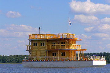 Image showing house on the water