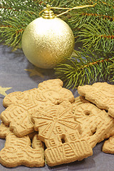 Image showing Spiced cookies with christmas ball