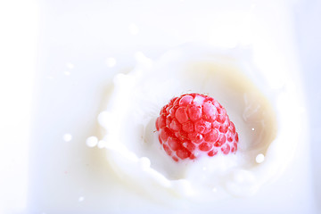 Image showing fresh splashing berry