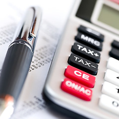 Image showing Tax calculator and pen