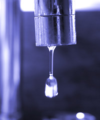 Image showing water flowing from the tap