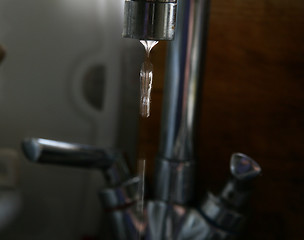 Image showing water flowing from the tap