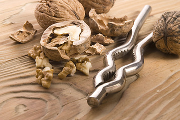 Image showing walnuts and nutcracker