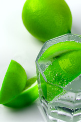 Image showing water with lime slices