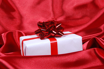 Image showing red gift box 