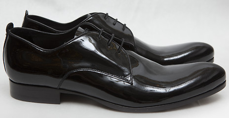 Image showing patent-leather shoes