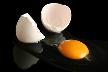 Image showing Egg on black 