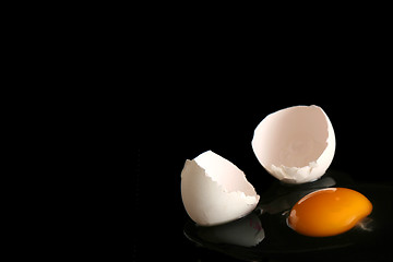 Image showing Egg on black 