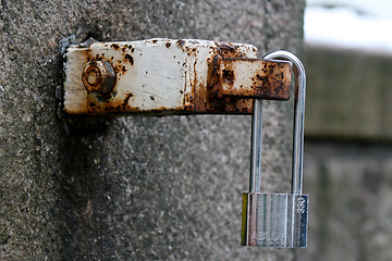 Image showing Padlock