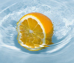 Image showing orange in splash