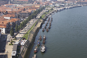 Image showing embankment of Douro river, Vila Nova de Gaya