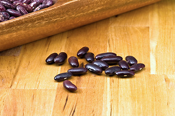 Image showing Kidney beans in wooden dish