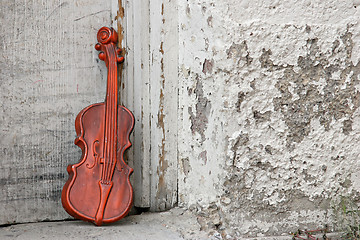 Image showing violin against the door