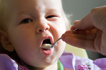 Image showing child eating pap