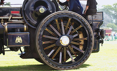 Image showing wheel of a traction engine