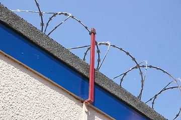 Image showing razor wire