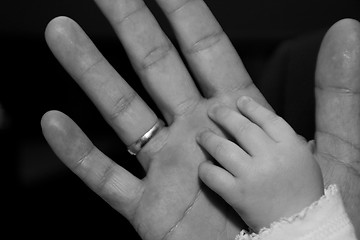 Image showing Hand of Baby and father