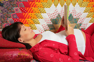 Image showing expectant mother is reading book