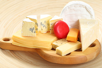 Image showing board of cheese