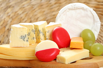 Image showing board of cheese