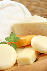 Image showing board of cheese