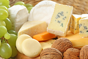 Image showing board of cheese