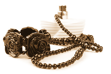 Image showing necklace, bracelet and parfume bottle