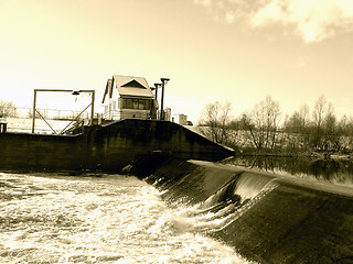 Image showing Weir and house