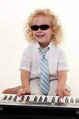 Image showing Little piano player