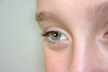 Image showing Girls green eyes