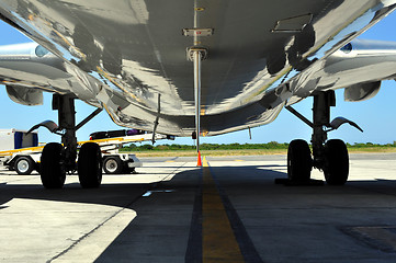 Image showing Airplane loading / offloading luggage