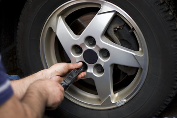 Image showing Wheel Mechanic