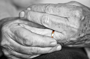 Image showing Old hands with wedding band