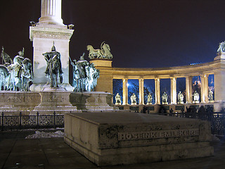 Image showing Heroes square in Budapest at night