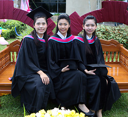 Image showing Asian university graduates 
