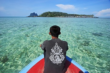 Image showing Heading to Island