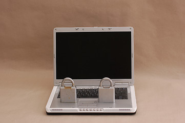 Image showing Locked lap top.