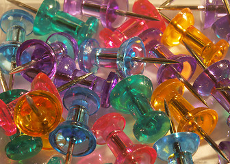 Image showing Multicoloured thumbtacks.      