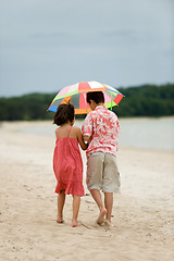 Image showing Kids walking on the beach