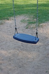 Image showing Baby swinger at playground.