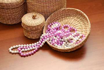 Image showing White and pink pearls