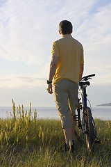 Image showing Man with bicycle at the sea